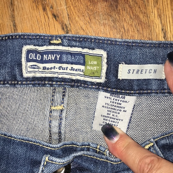 Old Navy Boot Cut Low Waist Regular Jeans - Picture 3 of 6